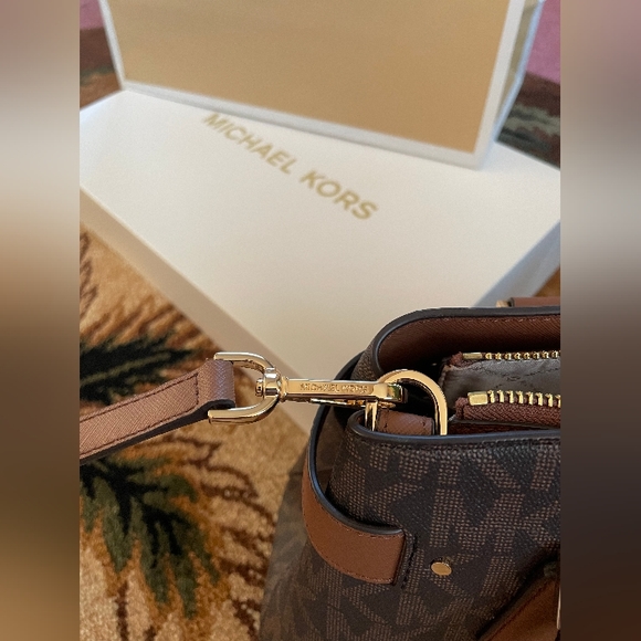 $398 Michael Kors LYNN LG EW SATCHEL Designer Bag MK Handbag NWT - Picture 5 of 12